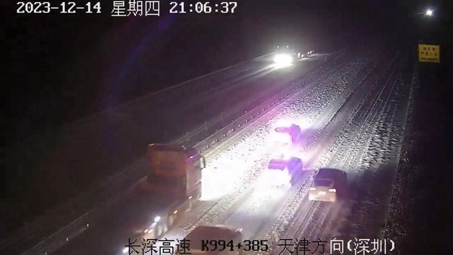 河北交投集团唐津高速：昼夜除雪压速带道保畅通4_副本.jpg